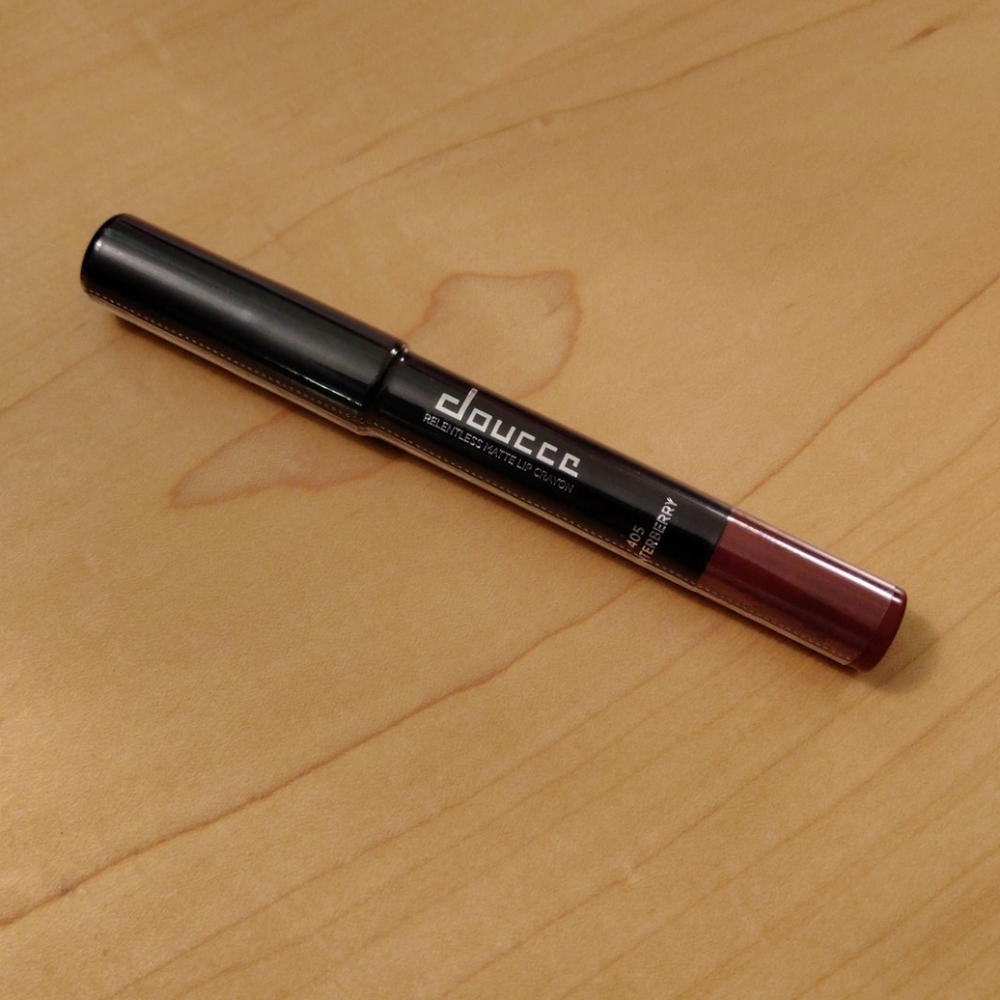 doucce RELENTLESS MATTE LIP CRAYON 405 Winterberry